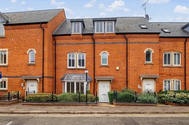 Bridge Court, Banbury, OX16, photo 1