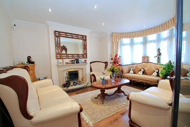 Moat Drive, Harrow, HA1, photo 3