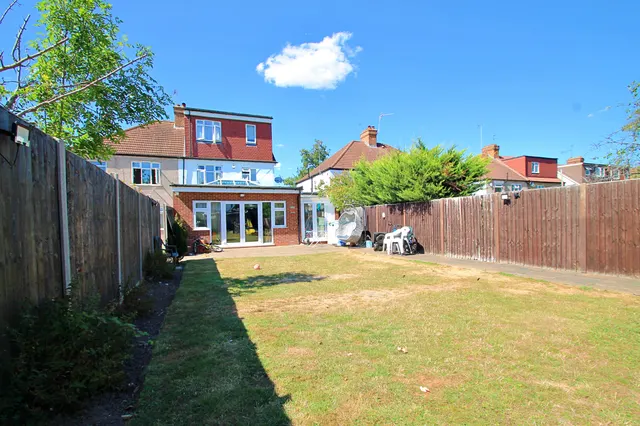 Moat Drive, Harrow, HA1, photo 2