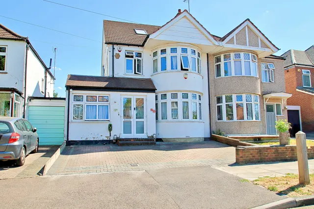 Moat Drive, Harrow, HA1, photo 1