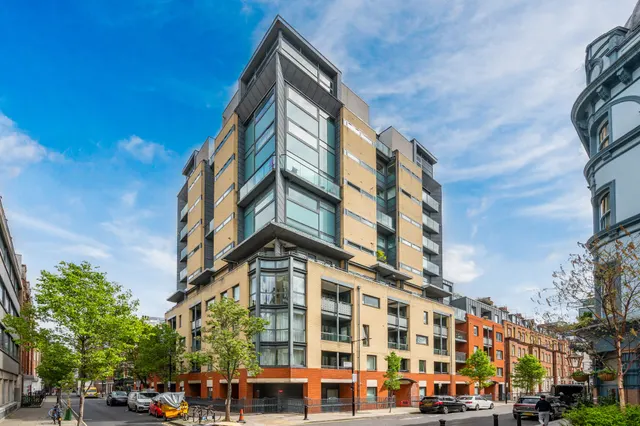 Flat 47, 48 Wells Street, London, photo 1