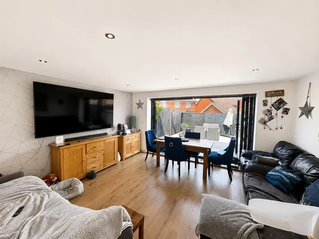 Gladys Avenue, Peacehaven, photo 1