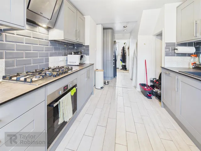 Paddockhurst Road, Gossops Green, RH11, photo 3