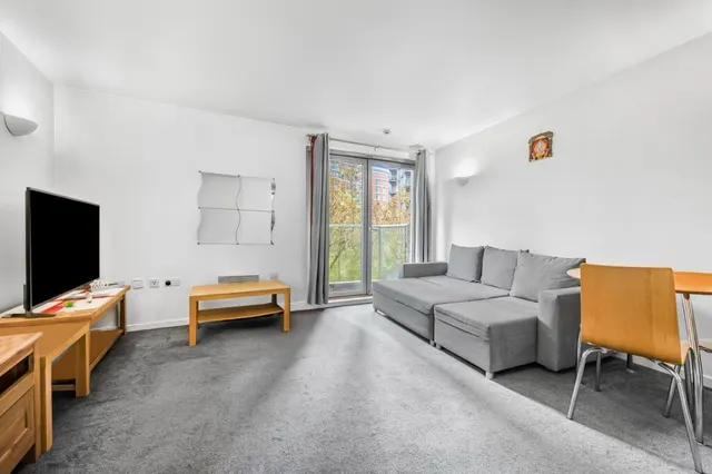 Biscayne Avenue, London, E14, photo 1
