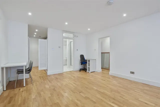 Canfield Place, South Hampstead, photo 3