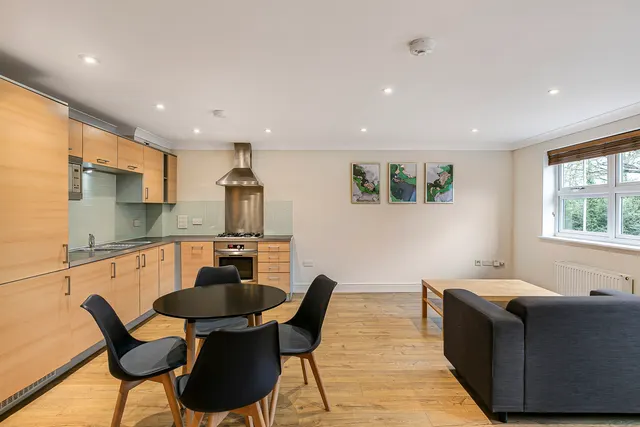 Victoria Mews, Englefield Green, TW20, photo 2