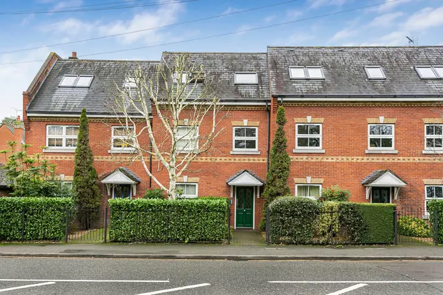 Victoria Mews, Englefield Green, TW20, photo 1