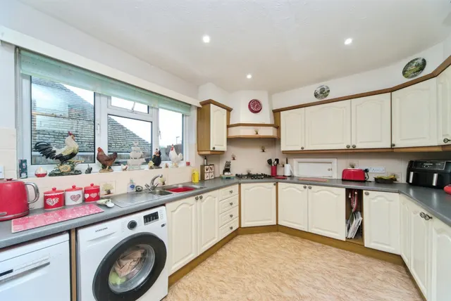 Photo 3 — Alfriston Close, Bexhill-On-Sea