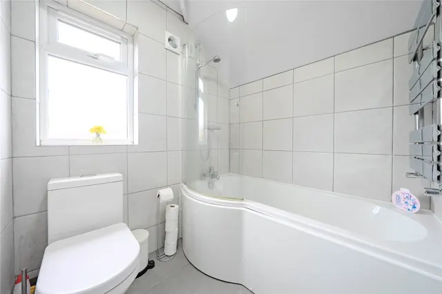Highfield Crescent, Pudsey, LS28, photo 3