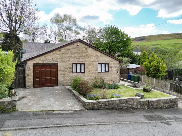Photo 2 — Edge Lane Britannia, Bacup OL13 9SS