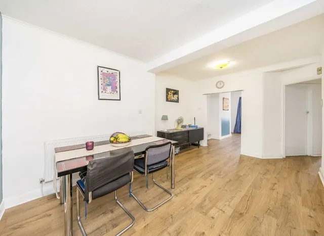 Sunningdale Avenue, Feltham, TW13, photo 1