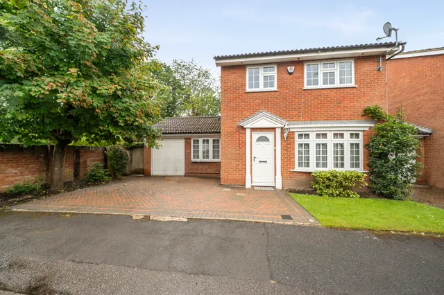 1 Sandbrook Close, London, photo 1