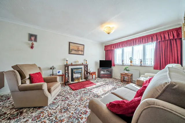 Photo 2 — Braeside Crescent, DA7
