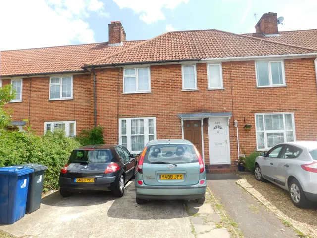 Greenford Avenue, London, W7 1AA, photo 1