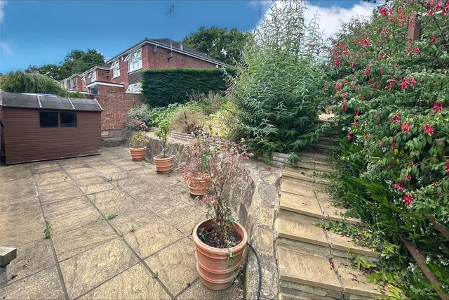 Photo 2 — Chatsworth Grove, Farnham, Surrey, GU9 0DJ