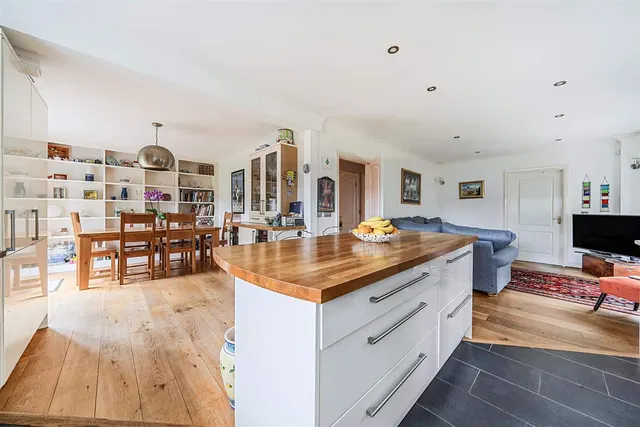 Photo 2 — Newmans Close, Broadstairs, Kent, CT10 3PL
