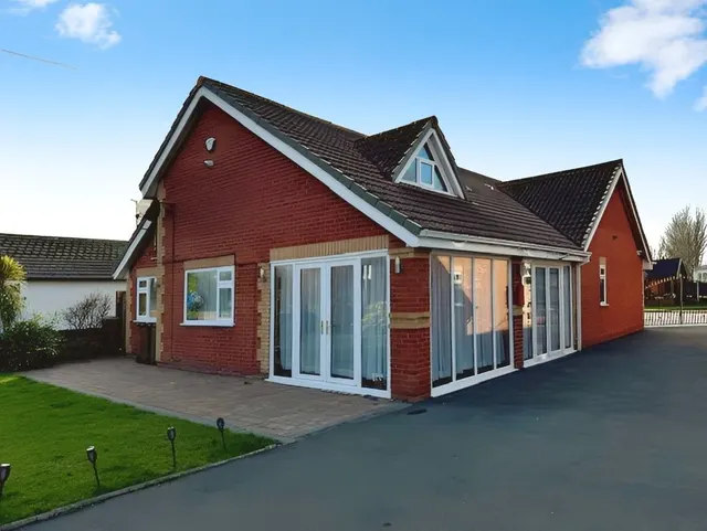 Gamfa Wen Road, Talacre, Flintshire, CH8 9RT, photo 1