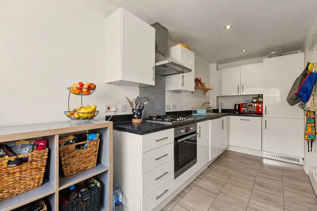 Photo 2 — Freesia Close, Evesham, WR11