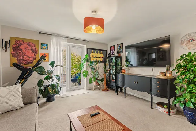 Photo 3 — Freesia Close, Evesham, WR11