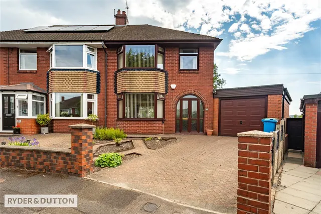 Manor Road, Shaw, OL2, photo 1