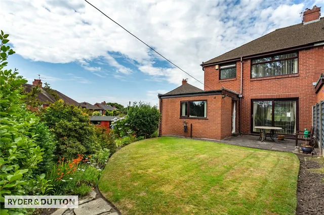 Manor Road, Shaw, OL2, photo 2