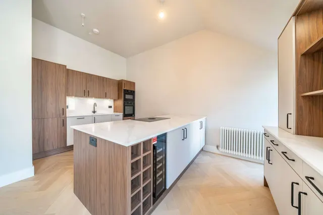 Photo 2 — Thornton Heights, Hillside, Wimbledon, London, SW19 4NQ