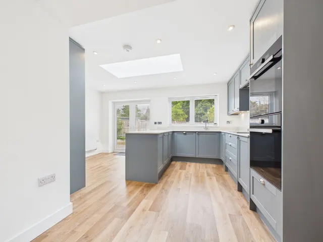 Wokingham Road, Earley, RG6, photo 3