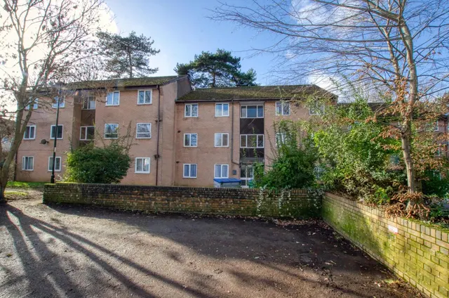Photo 2 — The Oaks, Southampton, SO19 7RP