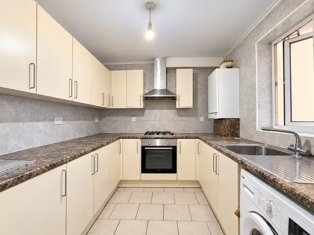 Silkstream Road, Edgware, HA8, photo 2
