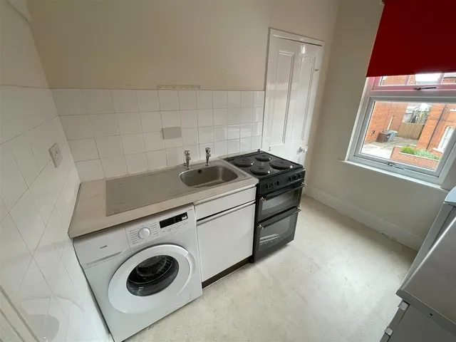 Photo 3 — Winchilsea Avenue, Newark