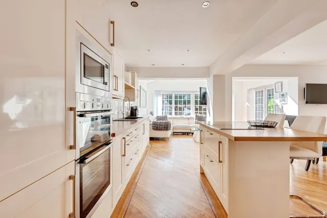 Kenilworth Close, Liverpool, L25, photo 3