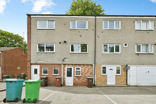 Lismore Close, Nottingham, Nottinghamshire, NG7, photo 1