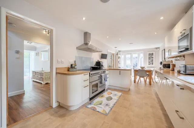 Long Barrow Close, South Wonston, SO21, photo 3
