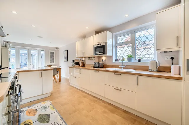 Long Barrow Close, South Wonston, SO21, photo 2