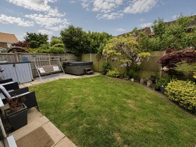 Photo 3 — Kestrel Close, Stubbington, Fareham