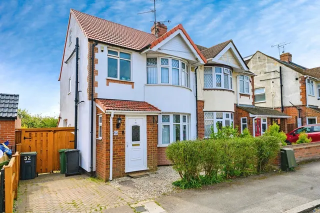 Grosvenor Road, Luton, Bedfordshire, LU3, photo 1