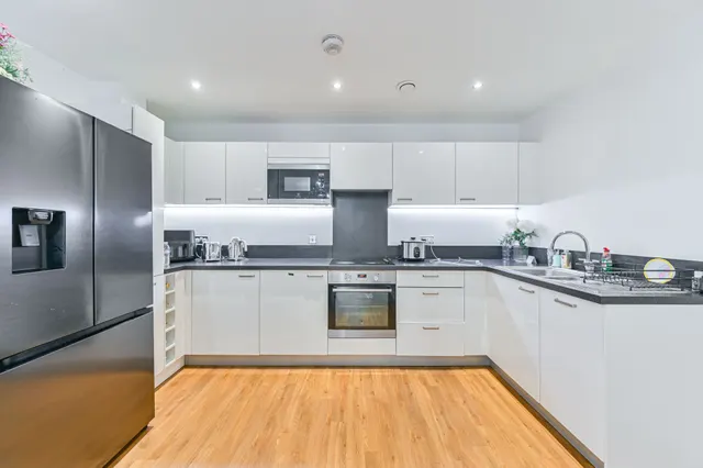 Photo 2 — 6 Ferdinand Court, Adenmore Road, London