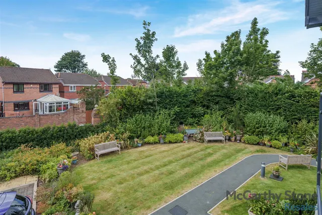 Burlington Gardens, Leyland, PR25, photo 3