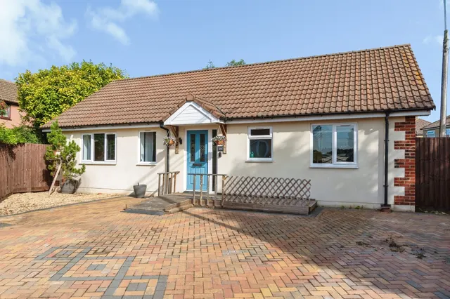 Beanacre Road, Melksham, photo 1
