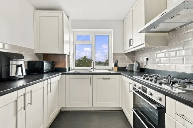 Durham Avenue, Woodford Green, IG8, photo 3