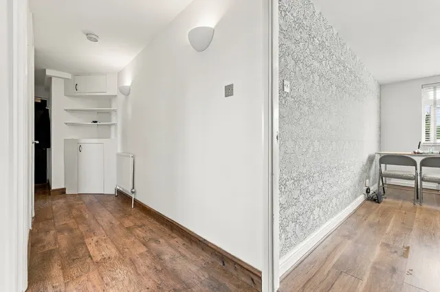 Durham Avenue, Woodford Green, IG8, photo 2