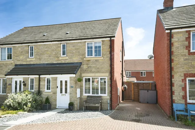 Photo 2 — Wrag View, Highworth, Swindon