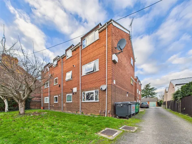 2 bedroom flat, High Road, Chilwell, NG9