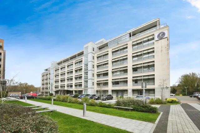 Edinburgh Gate, Harlow, photo 1