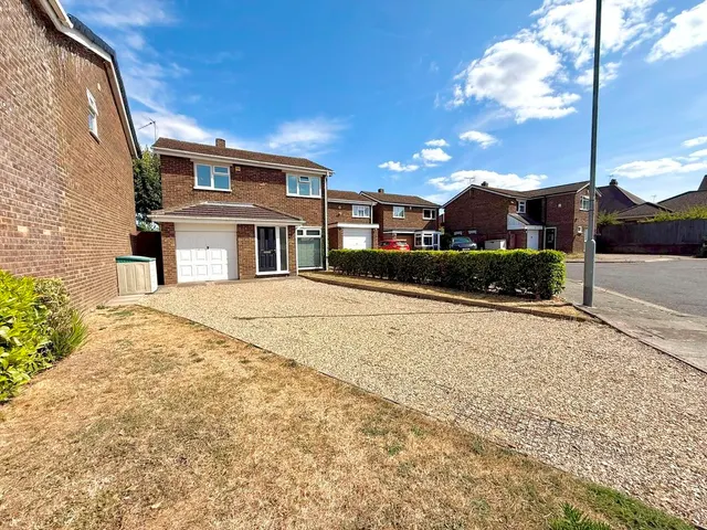 Allen Close, Dunstable LU5 4DG, photo 1