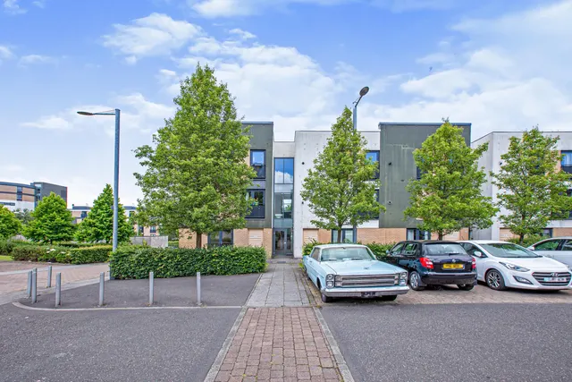 1 Firpark Close, Glasgow, photo 1