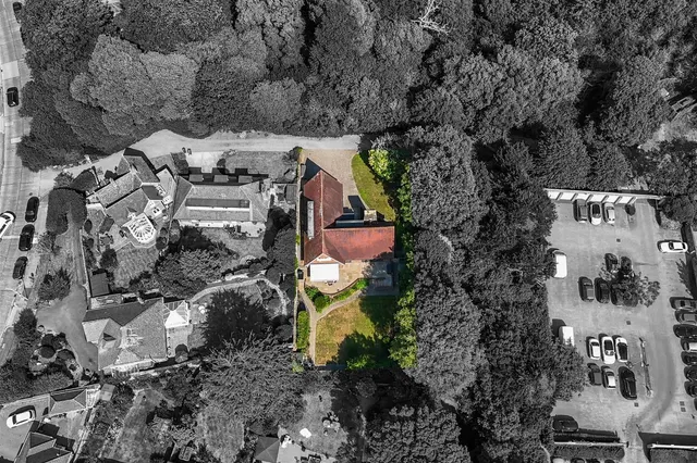 Photo 2 — Fernhurst Drive, Goring-By-Sea, Worthing