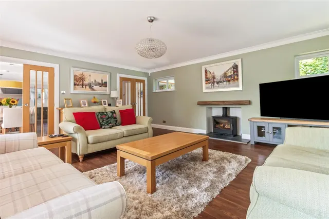 Photo 3 — Fernhurst Drive, Goring-By-Sea, Worthing