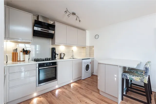 Second Cross Road, Twickenham, TW2, photo 3