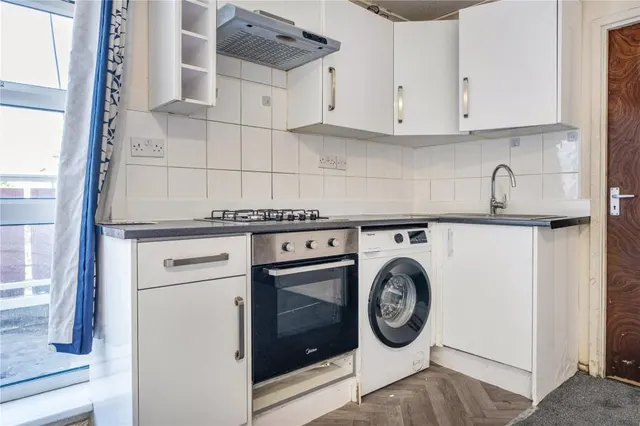 Dunmow Close, Feltham, TW13, photo 2